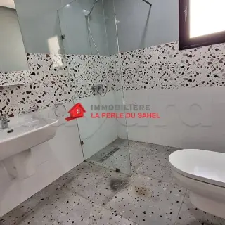 TRÈS CHIC APP A KHZAMA — photo 5