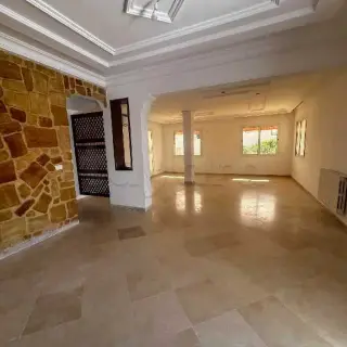 Étage de villa de haut standing rénové avec jardin et garage à Ennasr 2