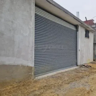 A louer un dépôt 300m² hauteur 4,5 m ; un Grand porte Rideaux Electrique ce trouve à 500 mètres du Rom-point Hay ILKAIL Bhar Lazreg La Marsa — photo 3