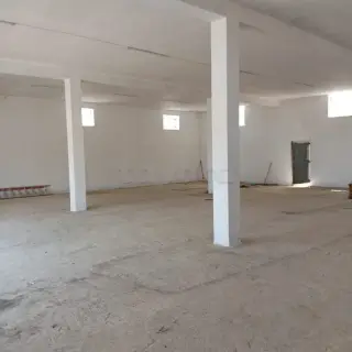 A louer un dépôt 300m² hauteur 4,5 m ; un Grand porte Rideaux Electrique ce trouve à 500 mètres du Rom-point Hay ILKAIL Bhar Lazreg La Marsa — photo 4