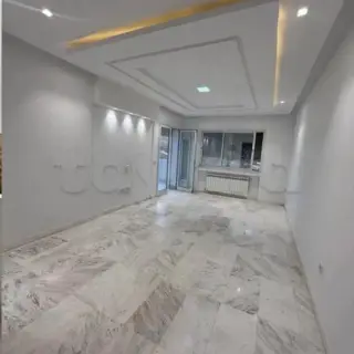 Appartement S+4 à louer au 2e étage à Ennasr 2