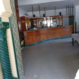 Café-restaurant équipé de 250 m² en gérance libre au Kram