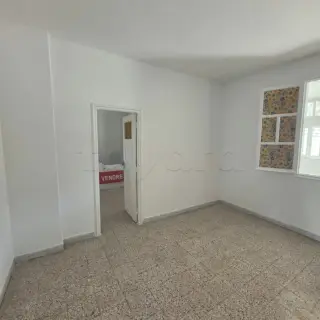 À VENDRE – Maison de 267 m² avec terrasse, récemment rénovée. — photo 4