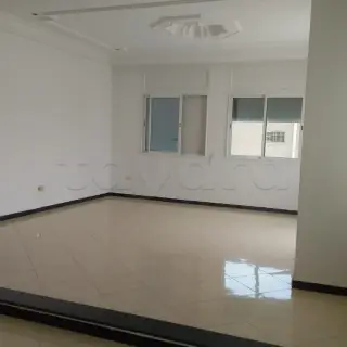 À vendre Un Etage De Villa S+2 haut standing A Ezzahra — photo 3