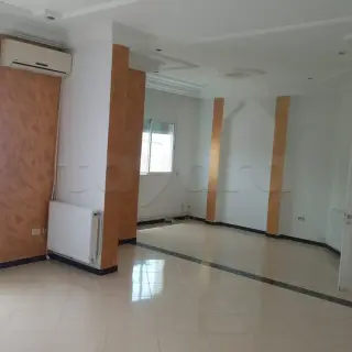 À vendre Un Etage De Villa S+2 haut standing A Ezzahra — photo 4
