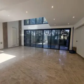 La Soukra – Triplex Jumelé Avec Ascenseur Privatif & Piscine À Vendre — photo 2