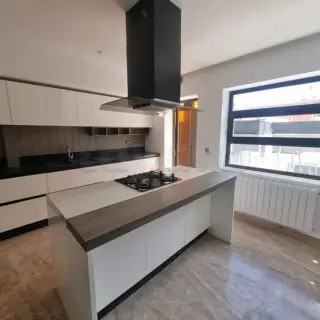 La Soukra – Triplex Jumelé Avec Ascenseur Privatif & Piscine À Vendre — photo 3