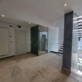 La Soukra – Triplex Jumelé Avec Ascenseur Privatif & Piscine À Vendre — photo 5