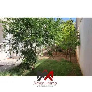 Villa S+3 de 200 m² bâtis sur un terrain de 693 m² avec jardin à Mornag — photo 2