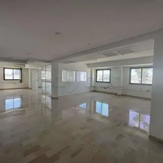 Monplaisir : Bureau De 320 m² À Louer