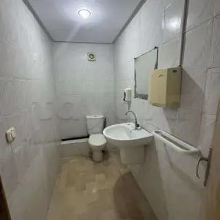 Monplaisir : Bureau De 320 m² À Louer — photo 5