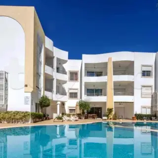 Appartement au rez de chaussée avec piscine