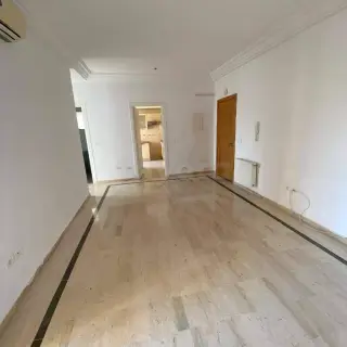 Appartement S+2 de 87 m² au dernier étage avec parking à El Agba, Manouba