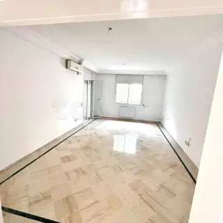 Appartement S+3 haut standing à louer au 3e étage avec ascenseur au Bardo
