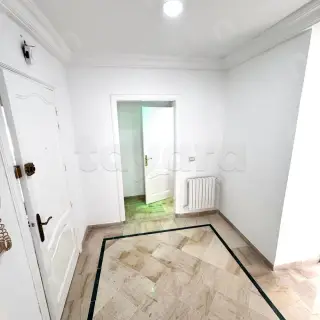 Appartement S+3 haut standing à louer au 3e étage avec ascenseur au Bardo — photo 4