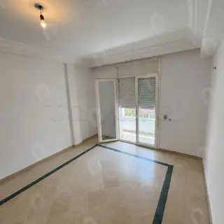 Appartement S+2 en rez-de-chaussée avec parking à Bardo 2, Ras Tabia