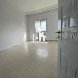 Appartement S+2 en rez-de-chaussée avec terrasse et parking au Bardo — photo 3