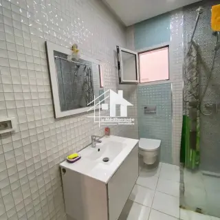 Appartement S+2 au 1er étage avec ascenseur et parking à Bab Saadoun — photo 4