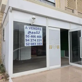 Local commercial de 44 m² avec mezzanine et terrasse à Aïn Zaghouan Nord
