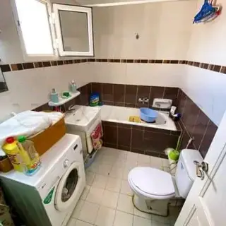Appartement S+2 de 60 m² au 1er étage en résidence gardée, cité Waha, Manouba — photo 5