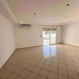 Appartement S+3 de 130 m² rénové à neuf au 3e étage avec ascenseur, El Manar 2
