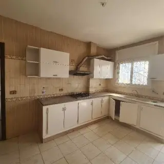 Villa de 600 m² habitables avec trois appartements à La Manouba – 690 000 TND