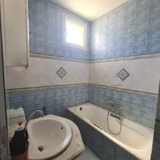 Villa de 600 m² habitables avec trois appartements à La Manouba – 690 000 TND