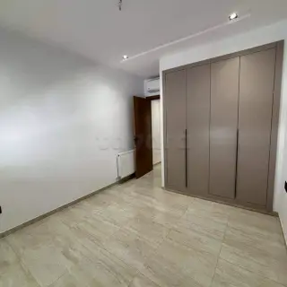 Ennasr 2 : à louer appt S+1 Neuf Haut Stg — photo 5