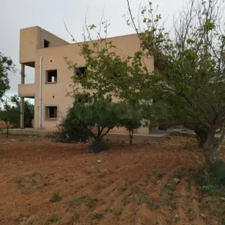 Terrain à vendre avec une villa inachevée de deux étages séparés — photo 4