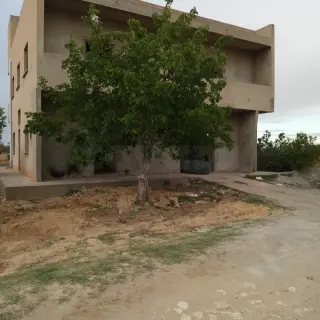 Terrain à vendre avec une villa inachevée de deux étages séparés — photo 5