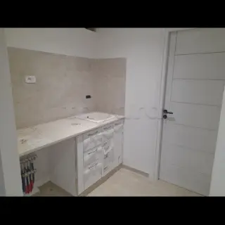À louer appartement s+2 meublé ou non meublé avec balcon sur l'avenue principale à Ariana Soghra en face d'Esprit Tél : 20 378 062 — photo 4
