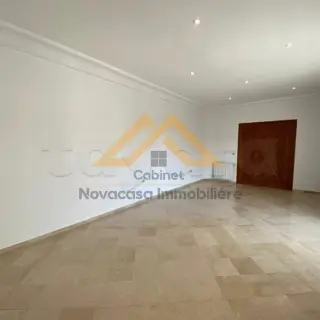 À Vendre – Spacieux Appartement S+4 À Jawahra