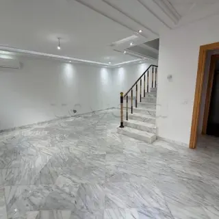 Ariana Essoughra - Villa Moderne Et Haut Standing à vendre — photo 2