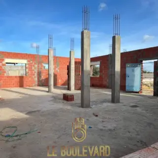 Terrain de 160 m² à double façade avec structure bâtie, ceinture Nabeul-Hammamet