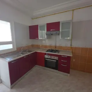 Appartement S+3 de 117 m² au 4e étage, cité Afh à Borj Cédria