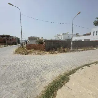 Terrain d'angle clôturé de 507 m² avec petit studio, lotissement Finance, Borj Cédria — photo 2