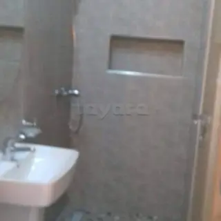 Appartement S+1 meublé au 1er étage avec titre bleu, cité El Wahat à L'Aouina — photo 3