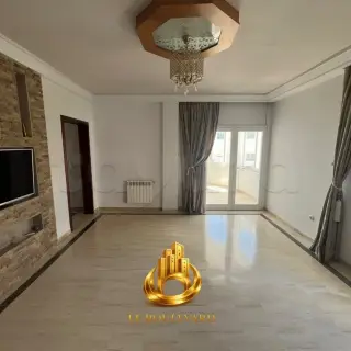 Appartement S+3 de 135 m² avec vue sur mer et piscine collective, Mrezga