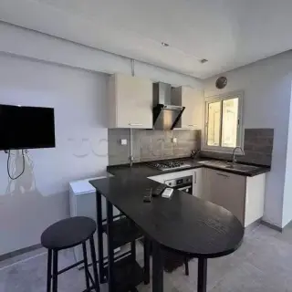 Appartement S+1 haut standing au 2e étage avec deux balcons, Cité Ennasr 2 — photo 2