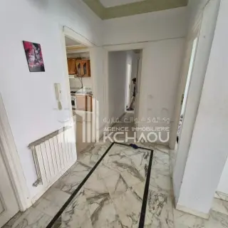 Appartement S+3 au 5e étage avec balcons et grande terrasse, Cité Ennasr 2