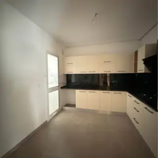 Appartement S+2 neuf de 122 m² avec jardin privatif de 80 m², La Soukra — photo 5