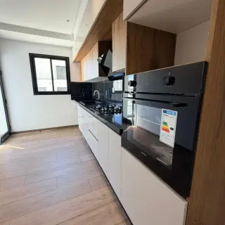 Appartement S+3 haut standing avec balcon et cuisine équipée, La Nouvelle Soukra