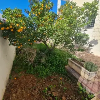 Haus auf 2 Ebenen mit 473 m² Grundstück, Garten und Garage in Le Bardo